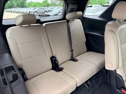 Used 2023 Chevrolet Traverse Premier AWD/4WD image 29