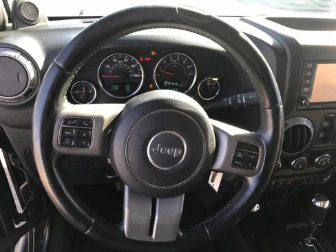 Used 2013 Jeep Wrangler Unlimited Sahara image 8