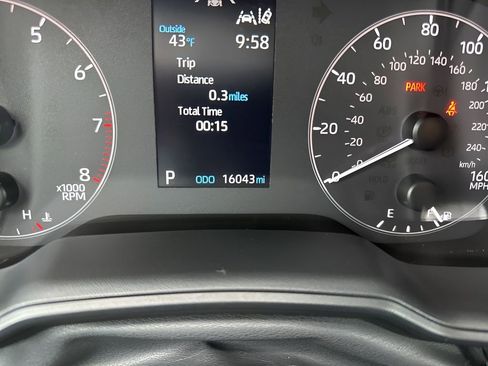 Used 2025 Toyota Corolla LE image 20