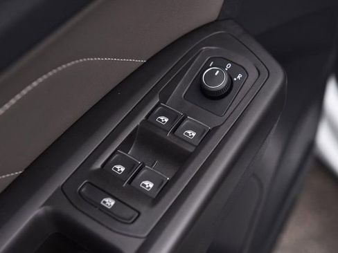 Used 2023 Volkswagen Atlas Cross Sport SE image 8