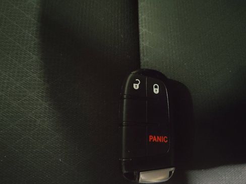 Used 2020 Jeep Grand Cherokee Laredo image 32