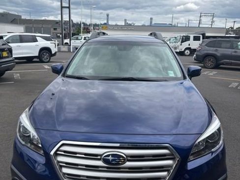 Used 2017 Subaru Outback 2.5i Limited AWD/4WD image 3