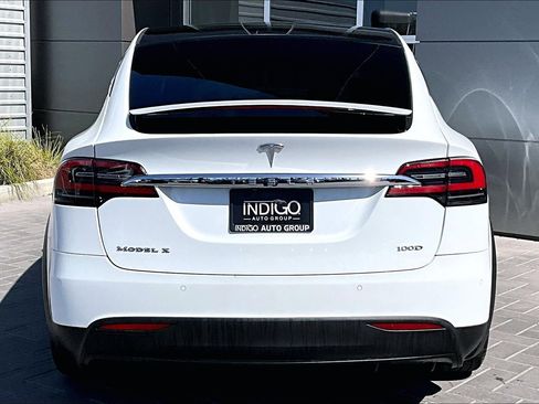 Used 2018 Tesla Model X 75D image 4