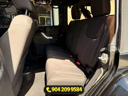 Used 2017 Jeep Wrangler Unlimited Rubicon w/ Connectivity Group AWD/4WD image 25