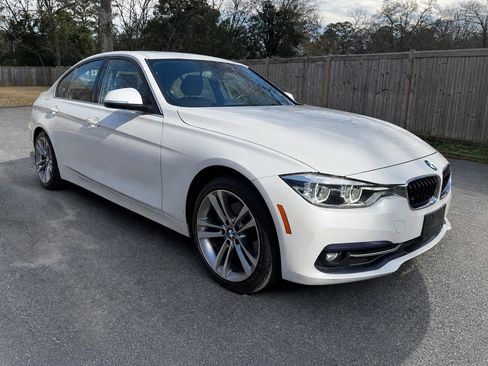 Used 2018 BMW 330i Sedan w/ Premium Package RWD image 2