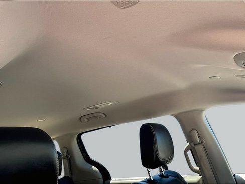 Used 2023 Chrysler Pacifica Touring-L FWD image 31
