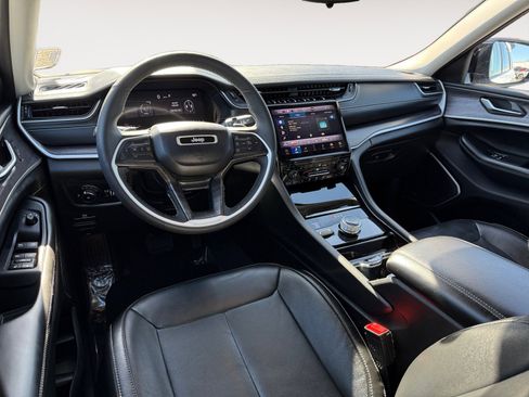 Used 2023 Jeep Grand Cherokee L Limited w/ Black Appearance Package image 15