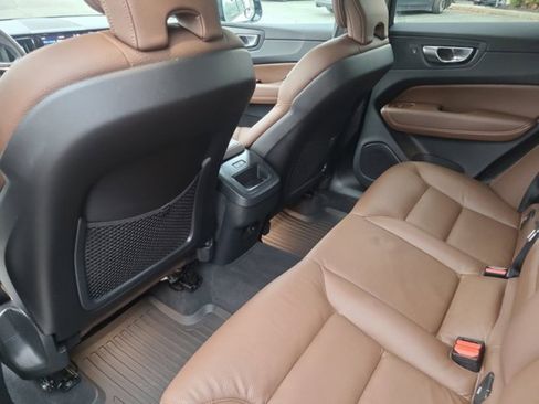 Used 2023 Volvo XC60 B5 Plus w/ Climate Package image 32