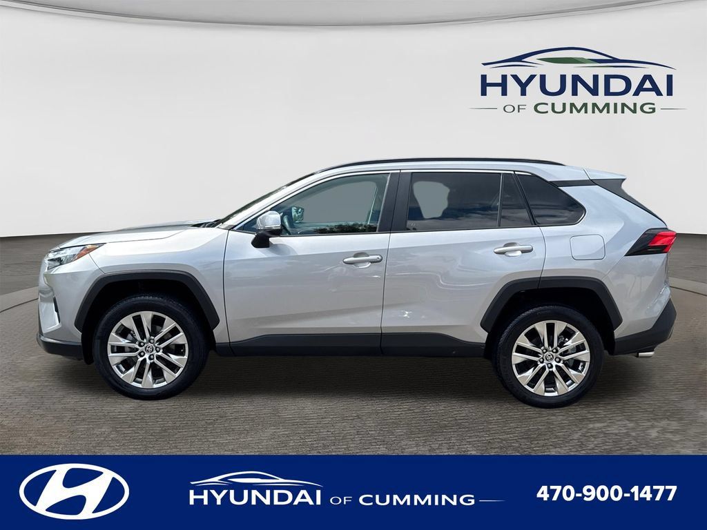 Used 2022 Toyota RAV4 XLE Premium FWD image 4
