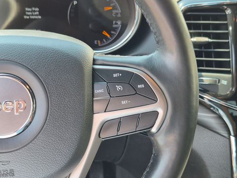 Used 2020 Jeep Grand Cherokee Altitude AWD/4WD image 21