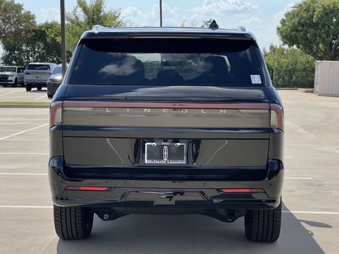 New 2025 Lincoln Navigator Reserve w/ Jet Appearance Package image 8
