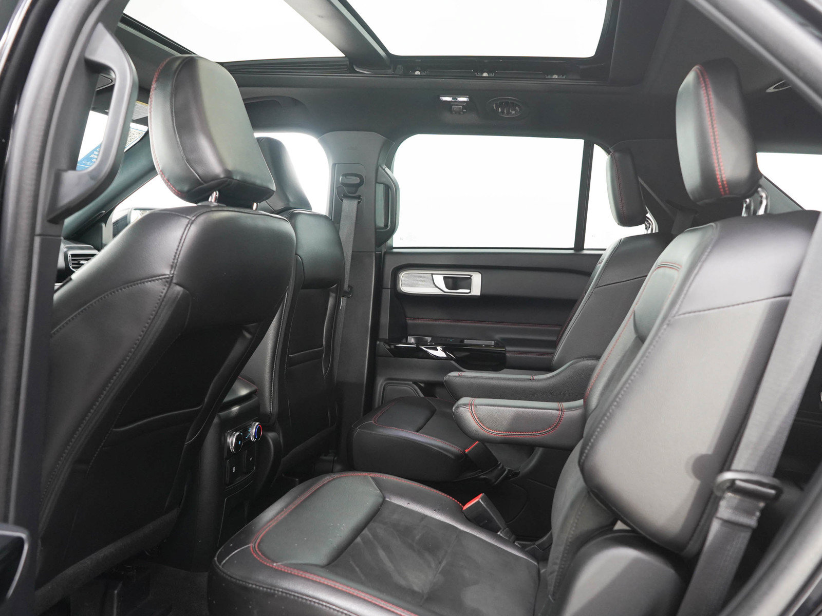 Used 2022 Ford Explorer ST-Line AWD/4WD image 15