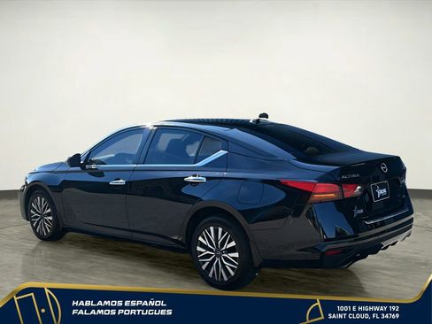 Used 2023 Nissan Altima 2.5 SV w/ SV Premium Package AWD/4WD image 4