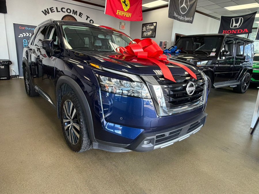 Used 2022 Nissan Pathfinder Platinum AWD/4WD image 3