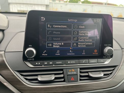 Used 2025 Nissan Altima 2.5 SV FWD image 20