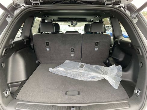 New 2026 Jeep Grand Cherokee Altitude image 5