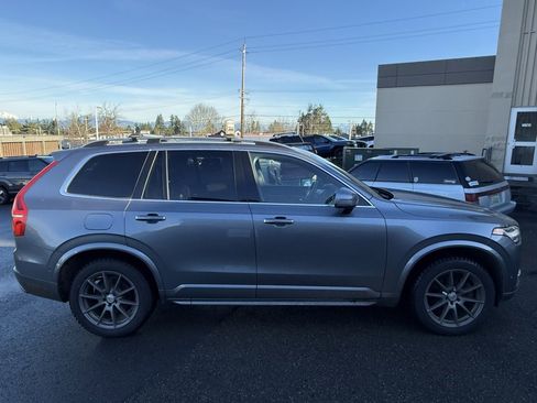 Used 2018 Volvo XC90 T6 Momentum w/ Convenience Package image 2