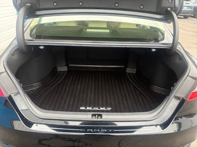 Used 2018 Toyota Camry LE w/ Convenience Package FWD image 19