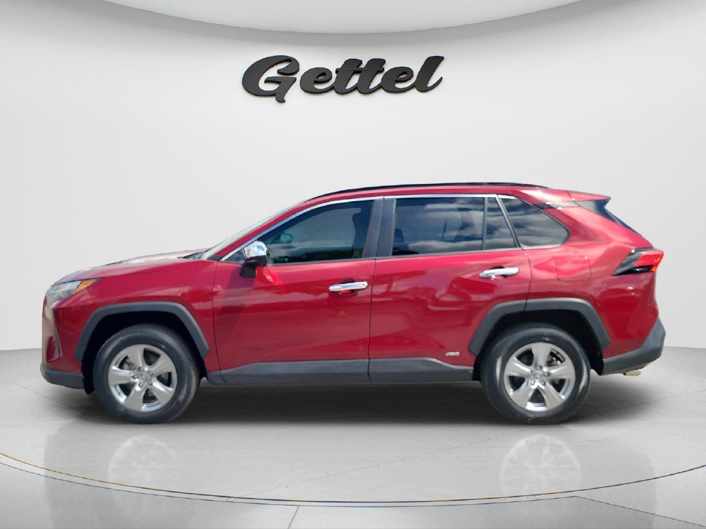 Used 2024 Toyota RAV4 LE AWD/4WD image 8