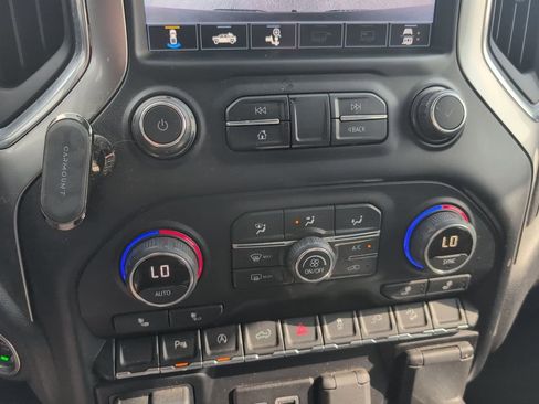 Used 2020 Chevrolet Silverado 1500 RST image 18