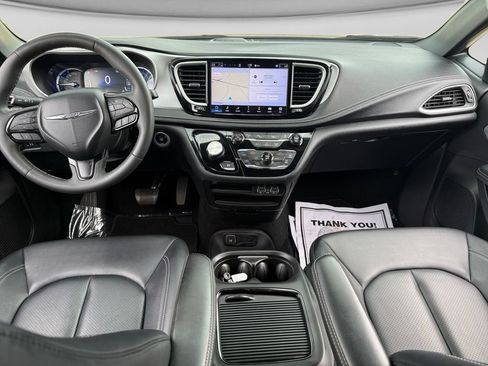 Used 2024 Chrysler Pacifica Limited FWD image 22