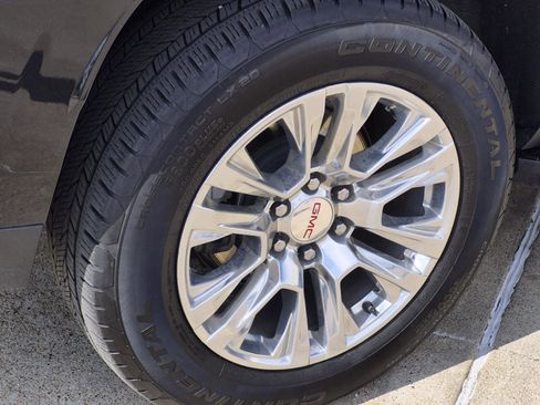 Used 2025 GMC Yukon Denali image 7