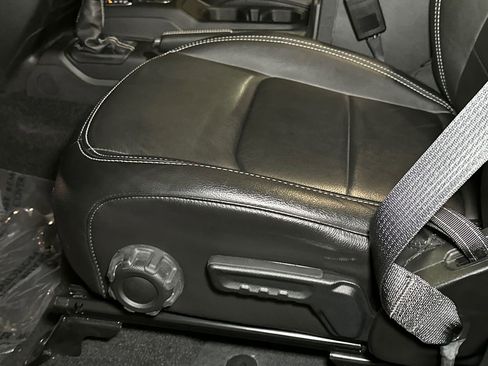 Used 2023 Jeep Wrangler Unlimited Sahara w/ Cold Weather Group image 18