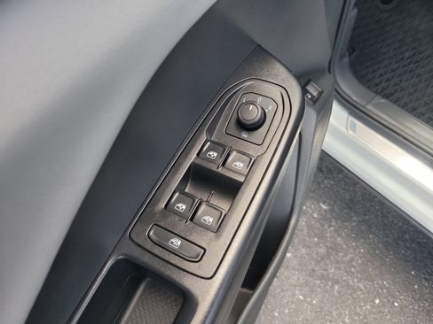 Used 2023 Volkswagen Taos SE w/ Panoramic Sunroof Package FWD image 14