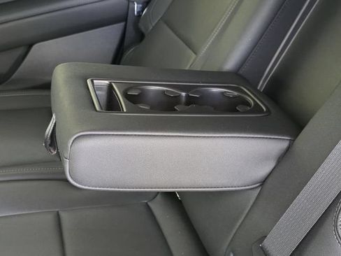 Used 2022 Chevrolet Tahoe Z71 w/ Z71 Off-Road Package AWD/4WD image 10