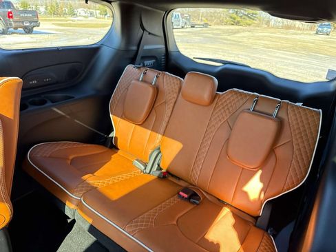 New 2026 Chrysler Pacifica Pinnacle FWD image 9