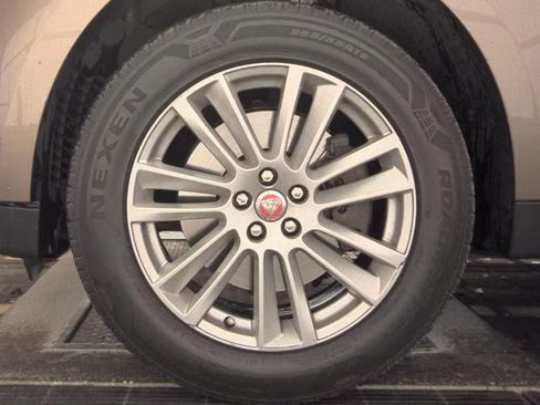 Used 2017 Jaguar F-PACE Prestige image 9