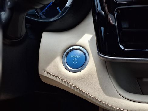Used 2020 Toyota Highlander XLE FWD image 12