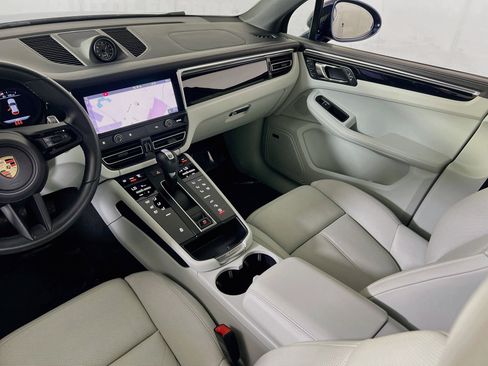 Used 2025 Porsche Macan w/ Premium Package Plus AWD/4WD image 24