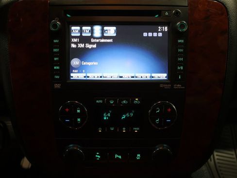 Used 2013 Chevrolet Avalanche LTZ AWD/4WD image 27