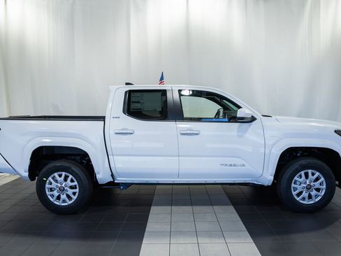 New 2026 Toyota Tacoma SR5 AWD/4WD image 3