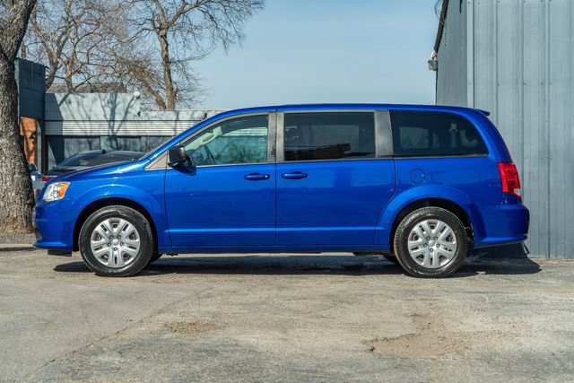Used 2018 Dodge Grand Caravan SE w/ UConnect Hands-Free Group FWD image 3