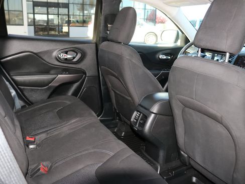 Used 2020 Jeep Cherokee Latitude AWD/4WD image 23