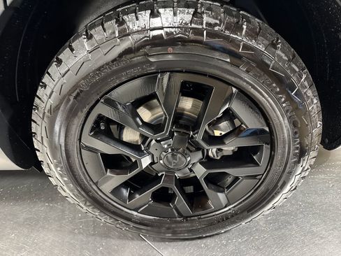 Used 2025 Kia Telluride AWD image 12