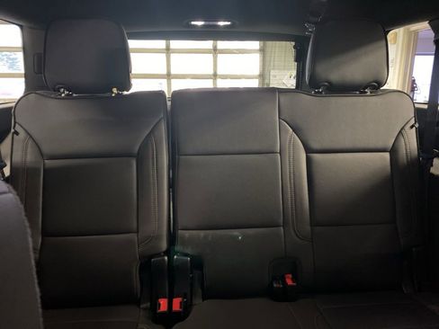 Certified 2025 Chevrolet Suburban High Country image 17