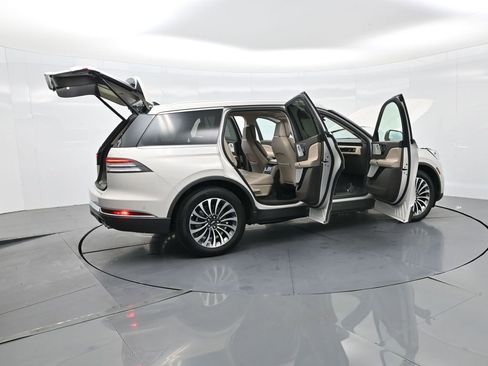 Used 2023 Lincoln Aviator Reserve w/ Equipment Group 201A image 45