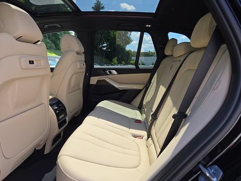 Used 2022 BMW X5 xDrive40i w/ Premium Package AWD/4WD image 10