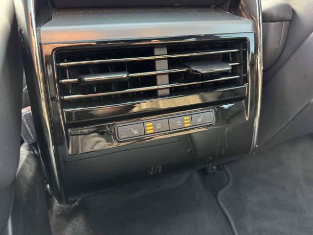 Used 2025 Land Rover Range Rover Sport SE AWD/4WD image 18