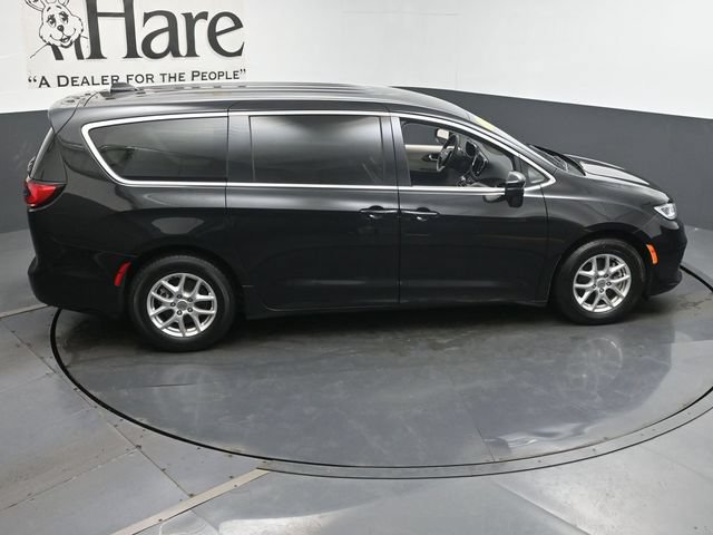 Used 2023 Chrysler Pacifica Touring-L FWD image 43