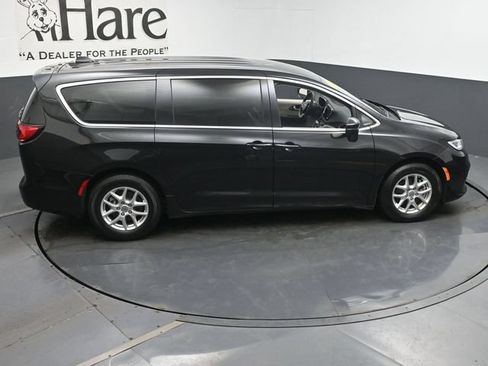 Used 2023 Chrysler Pacifica Touring-L FWD image 43