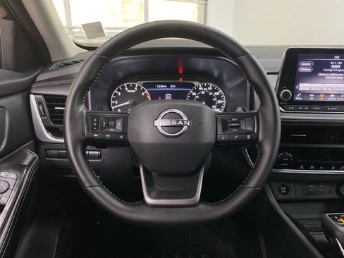 Used 2025 Nissan Rogue SV image 18