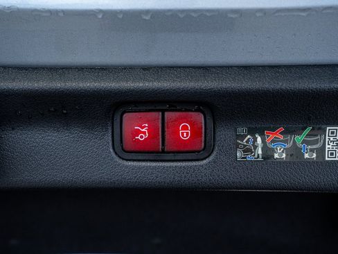 Used 2023 Mercedes-Benz EQE 500 4MATIC Sedan image 59