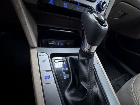 Used 2017 Hyundai Elantra Value Edition FWD image 25