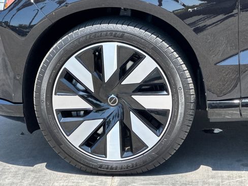 Certified 2025 Volvo EX90 Ultra AWD/4WD image 35