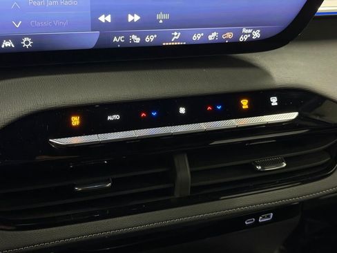 Certified 2025 Buick Enclave Preferred image 36