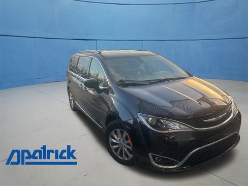 Used 2018 Chrysler Pacifica Touring-L Plus image 1